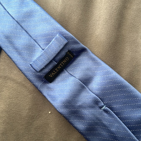 Valentino Blue Pinstriped Mens Tie 100% Seta Silk - Picture 5 of 6
